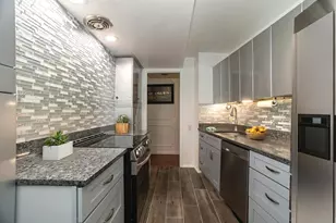 300 N State St, Chicago, IL 60654 - Photo 4