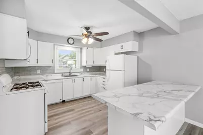 1022 W 13th Street, Davenport, IA 52804 - Photo 8
