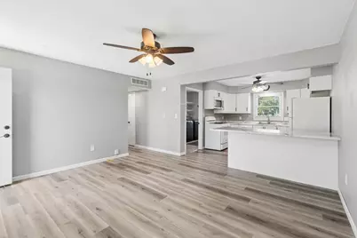 1022 W 13th Street, Davenport, IA 52804 - Photo 6