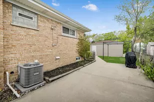 3816 Howard St, Skokie, IL 60076 - Photo 4