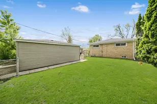 3816 Howard St, Skokie, IL 60076 - Photo 32