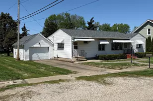 109 N 3rd St, Hartsburg, IL 62643 - Photo 2