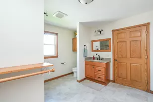 205 W 6th St, Aroma Park, IL 60910 - Photo 22