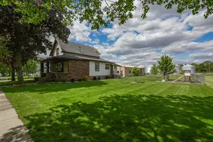 205 W 6th St, Aroma Park, IL 60910 - Photo 6