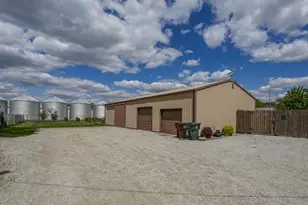 205 W 6th St, Aroma Park, IL 60910 - Photo 30
