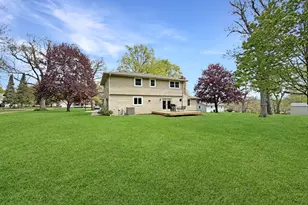 2711 Royal Oaks Dr, Freeport, IL 61032 - Photo 42