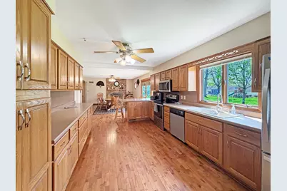 2711 Royal Oaks Drive, Freeport, IL 61032 - Photo 6