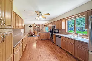 2711 Royal Oaks Dr, Freeport, IL 61032 - Photo 6