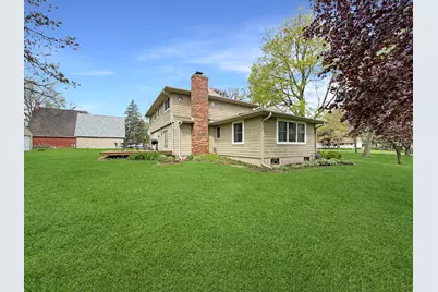 2711 Royal Oaks Drive, Freeport, IL 61032 - Photo 2