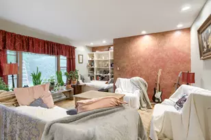 9308 Karlov Ave, Skokie, IL 60076 - Photo 10