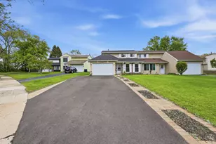 577 Horace Dr, Elgin, IL 60120 - Photo 2