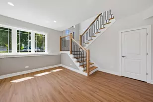 8011 S Oconto Ave, Bridgeview, IL 60455 - Photo 18