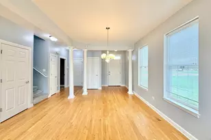 930 Case St, Naperville, IL 60563 - Photo 2