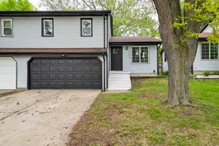 1307 Bancroft Dr, Bloomington, IL 61704 - Photo 2