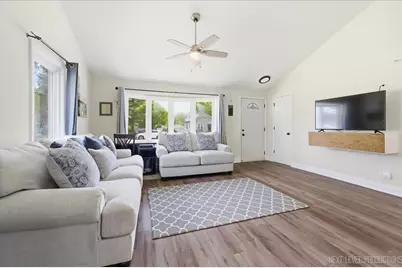 138 N Calhoun Street, Aurora, IL 60505 - Photo 6