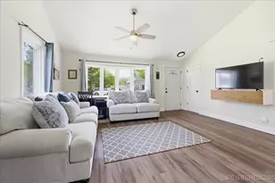138 N Calhoun St, Aurora, IL 60505 - Photo 6