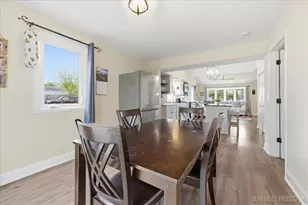 138 N Calhoun St, Aurora, IL 60505 - Photo 8