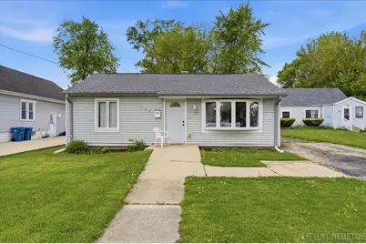 138 N Calhoun Street, Aurora, IL 60505 - Photo 1