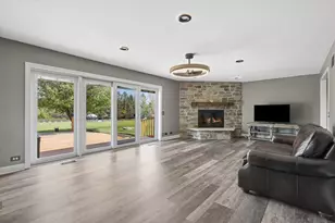 6731 Estate Ln, Long Grove, IL 60047 - Photo 4