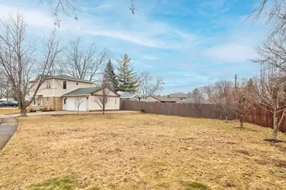 2659 Eisenhower Drive, Des Plaines, IL 60018 - Photo 2