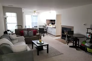 1744 Eastwood Ct, Schaumburg, IL 60195 - Photo 4