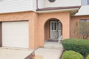 310 Starling Ct, Bloomingdale, IL 60108 - Photo 2
