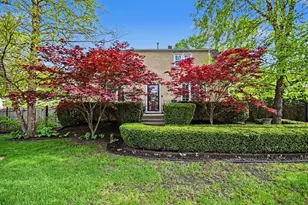 6433 W 82nd St, Burbank, IL 60459 - Photo 2