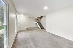 64 Bright Oaks Cir, Cary, IL 60013 - Photo 4