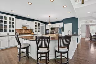 40W310 Waterford Ln, Saint Charles, IL 60175 - Photo 10