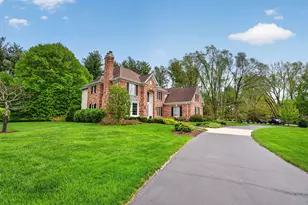 40W310 Waterford Ln, Saint Charles, IL 60175 - Photo 2