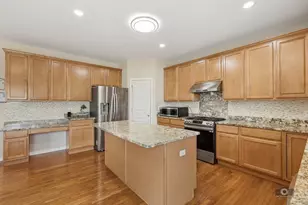 385 Marshall Ash St, Bolingbrook, IL 60490 - Photo 6