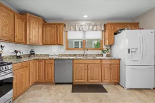 569 Rose Ln, Bartlett, IL 60103 - Photo 10