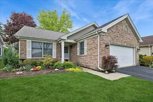 569 Rose Ln, Bartlett, IL 60103 - Photo 2