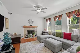483 Elm Ridge Rd, Carpentersville, IL 60110 - Photo 10