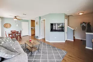 538 Blue Springs Dr, Fox Lake, IL 60020 - Photo 8