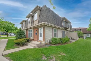 718 Newton Ct, Schaumburg, IL 60193 - Photo 2