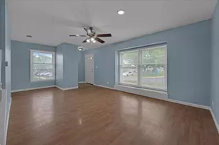 718 Newton Ct, Schaumburg, IL 60193 - Photo 6