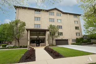 9510 S Kolmar Ave, Oak Lawn, IL 60453 - Photo 1