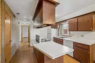14522 S Calhoun Ave, Burnham, IL 60633 - Photo 10