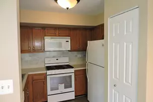 1334 Gloucester Cir, Carol Stream, IL 60188 - Photo 8