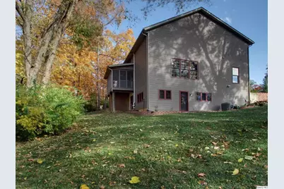 911 Ridgewood Dr, Quincy, IL 62301 - Photo 2
