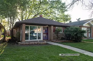 9540 S Bennett Ave, Chicago, IL 60617 - Photo 1