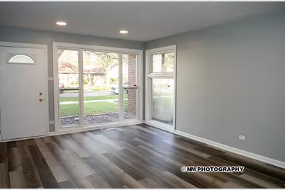 9540 S Bennett Avenue, Chicago, IL 60617 - Photo 4