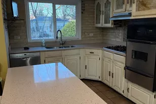 655 W Comstock Ave, Elmhurst, IL 60126 - Photo 4