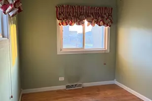 655 W Comstock Ave, Elmhurst, IL 60126 - Photo 8