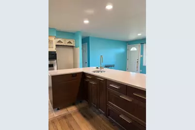 655 W Comstock Avenue, Elmhurst, IL 60126 - Photo 2