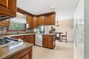 1107 Valley Ln, Lockport, IL 60441 - Photo 6
