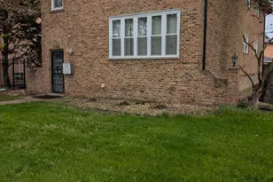 417 Prairie Ave, Calumet City, IL 60409 - Photo 2