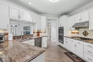 2775 Ginger Woods Dr, Aurora, IL 60502 - Photo 8