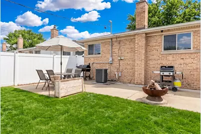 7441 N Octavia Avenue, Chicago, IL 60631 - Photo 2